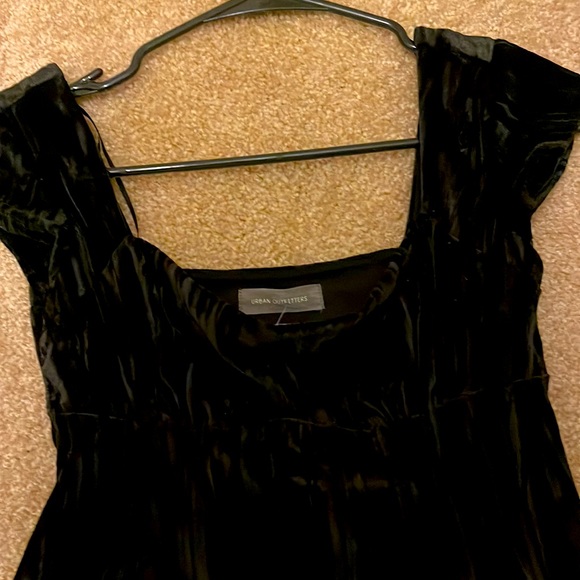 Urban outfitters, beautiful velvet dress perfect for the Christmas party!!😍 - Picture 2 of 10